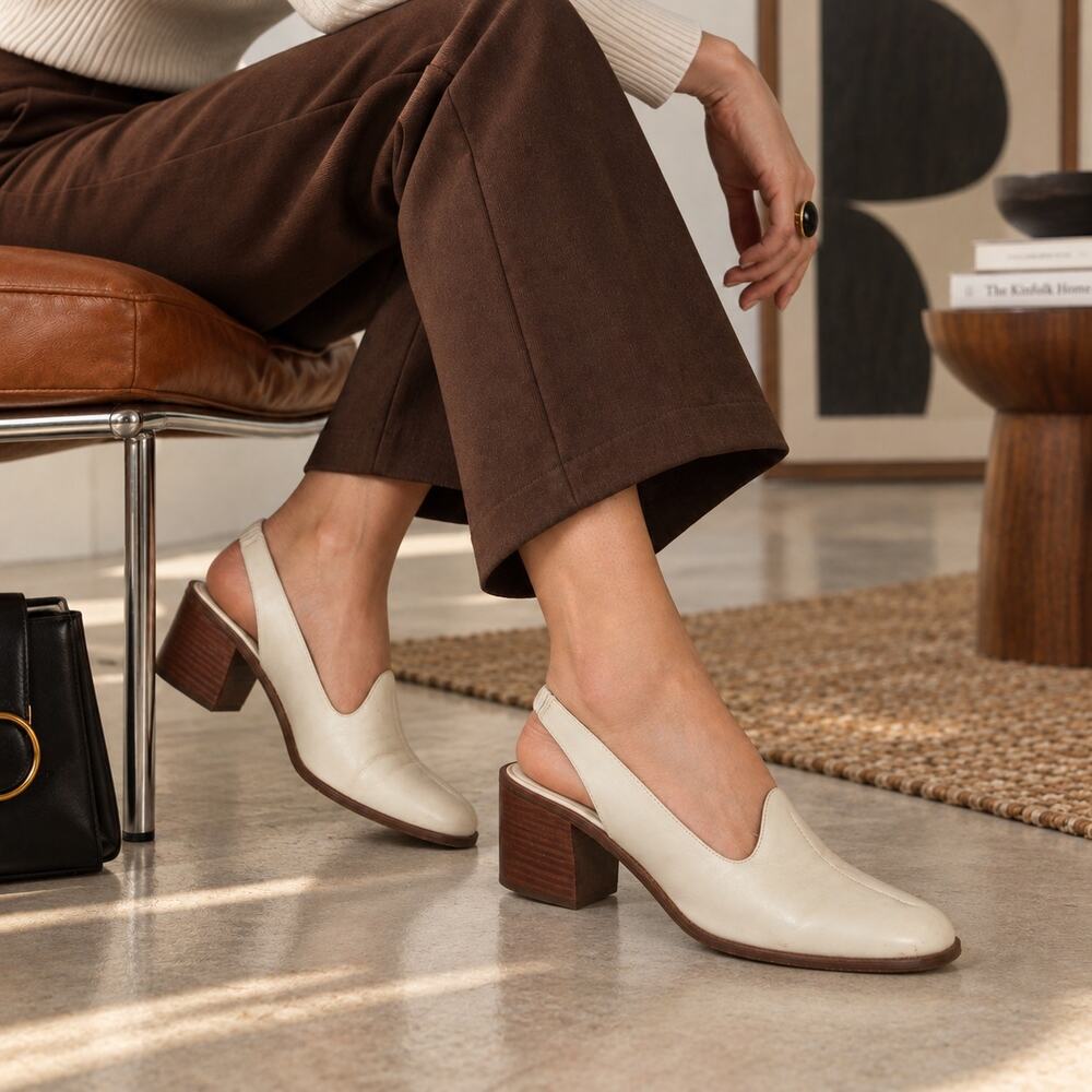 1970s Vintage Cream Leather Slingback Pumps Mod Block Heel Shoes 7